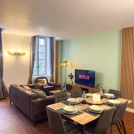 Апартаменти La Cite Voltaire