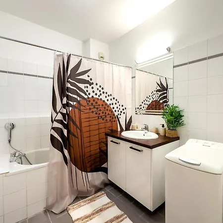 Apartment La Cite Voltaire