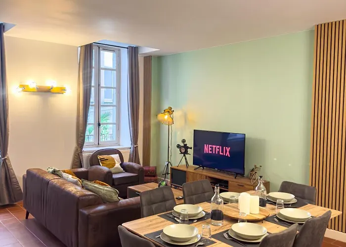 Apartment La Cite Voltaire