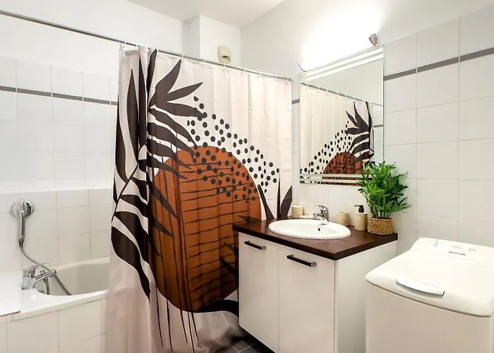 Apartment La Cite Voltaire